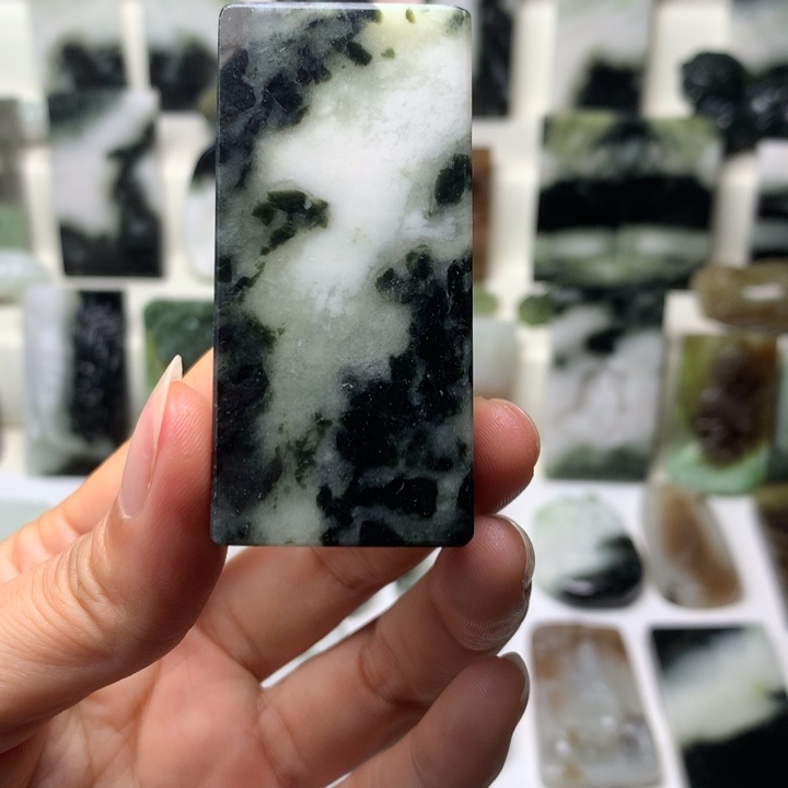 独山玉未镶嵌颈饰