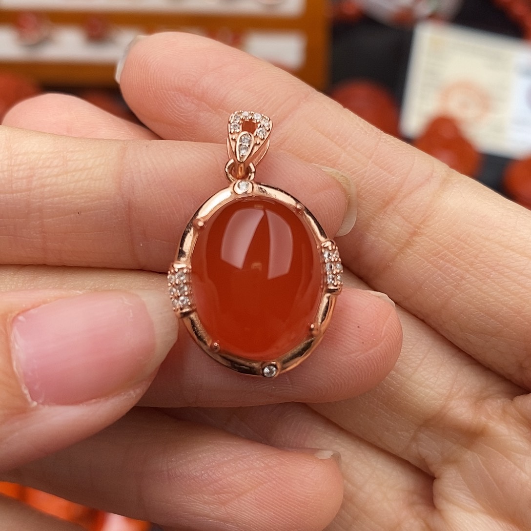 南红玛瑙云南保山冰红吊坠银S925镶嵌