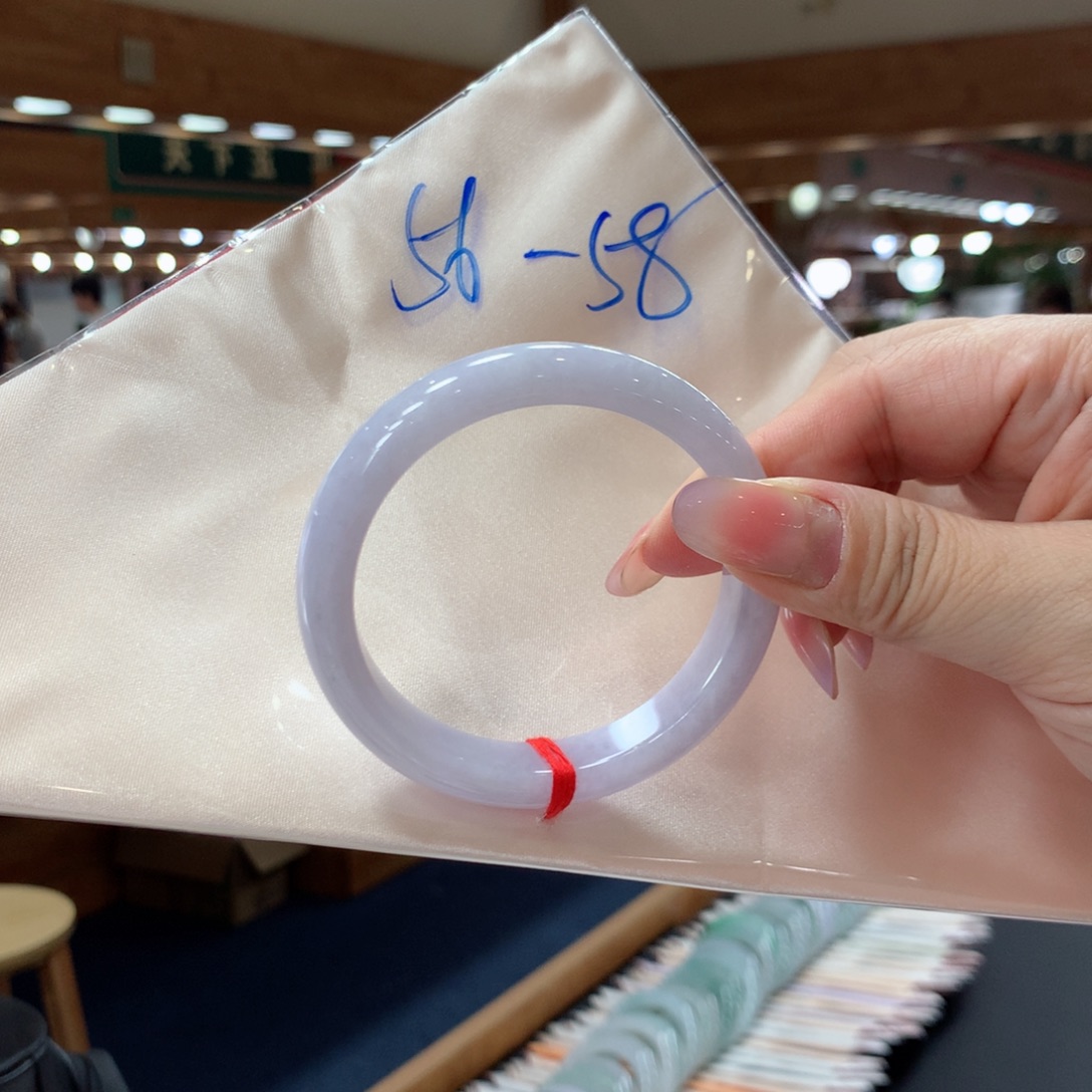 翡翠手镯未镶嵌翡翠