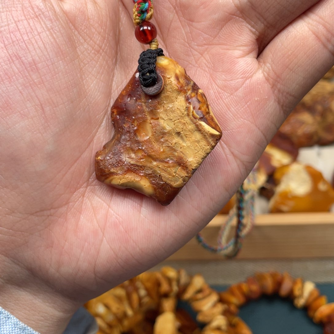琥珀珠宝奇石未镶嵌