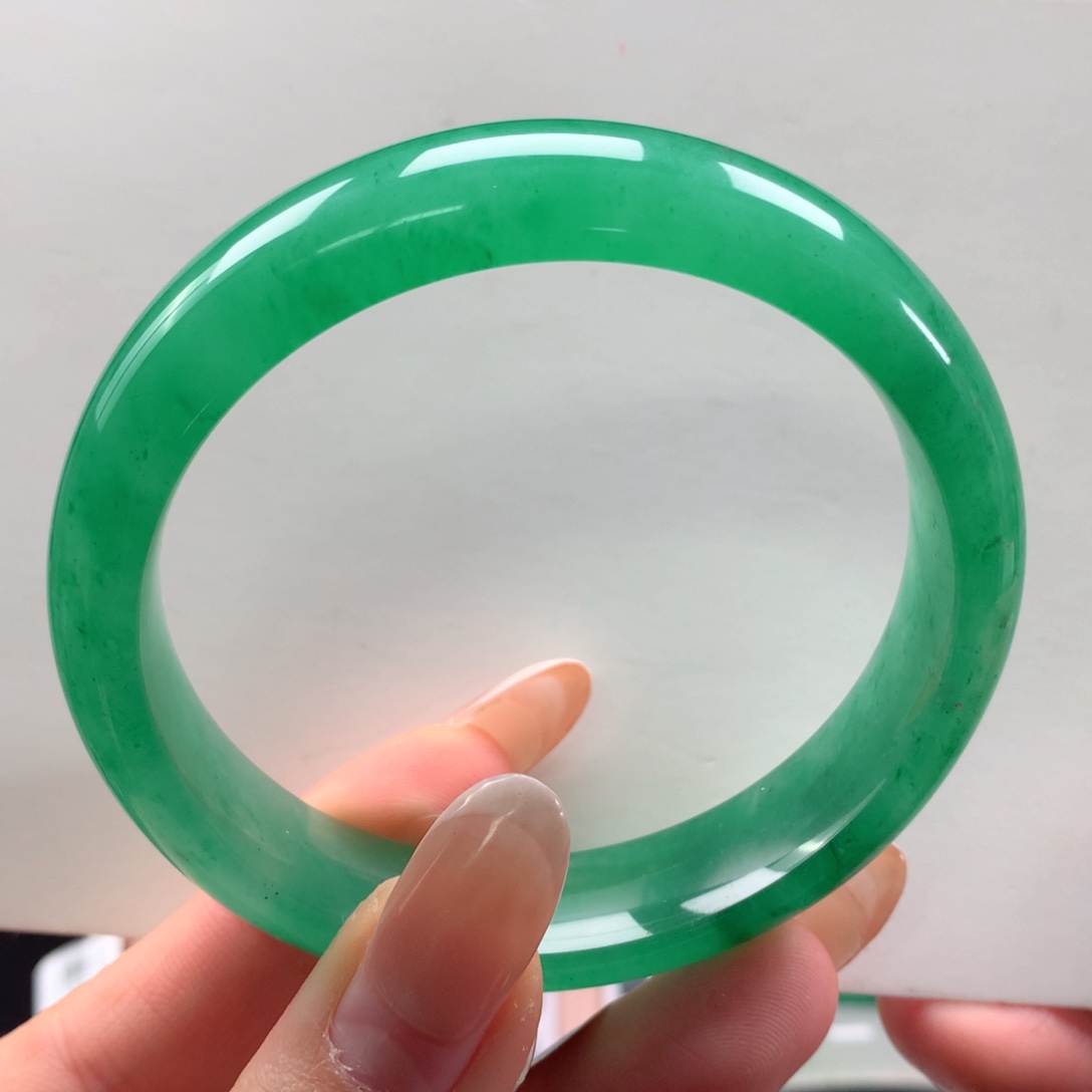 曲***直石英质玉未镶嵌手镯