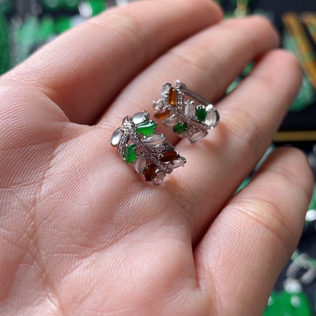 翡翠18K金镶嵌颈饰耳包