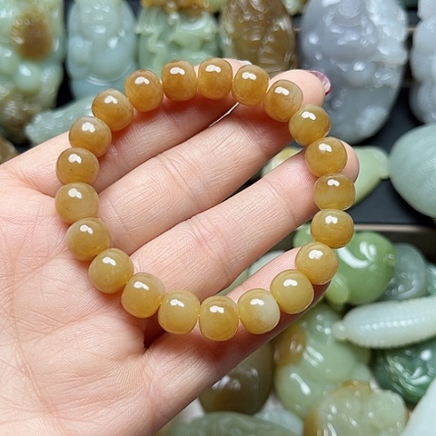 颈饰未镶嵌和田玉龍**人