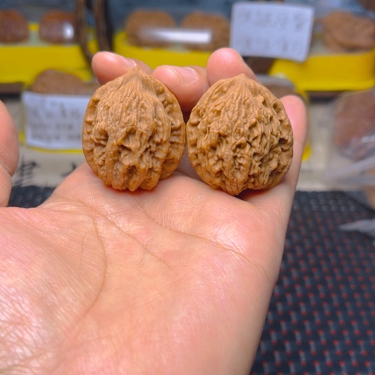 文玩核桃吊坠虎头