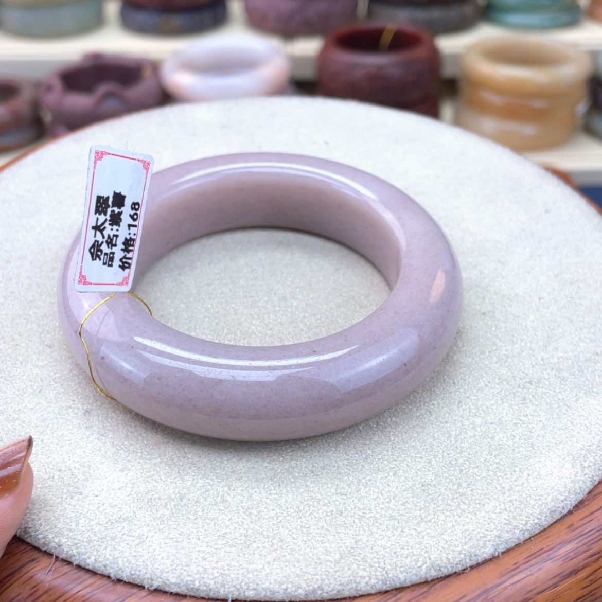 【闪购商品】石英质玉手镯未镶嵌清**雨