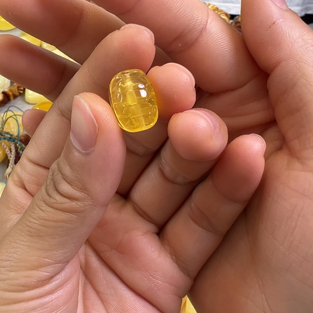 琥珀裸石未镶嵌琥珀