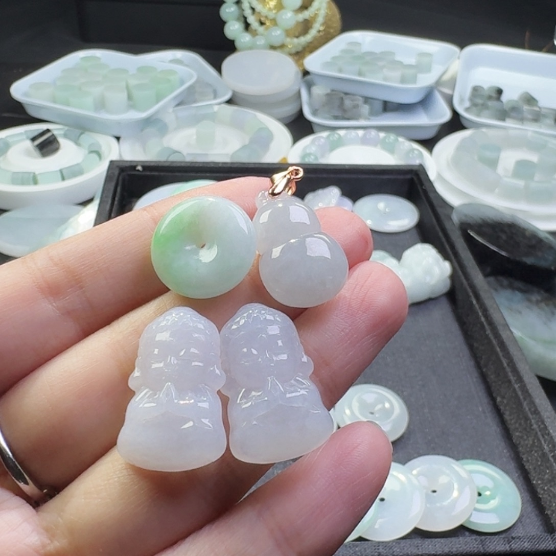 本***行翡翠未镶嵌颈饰4小