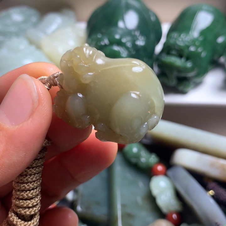 张***了和田玉未镶嵌颈饰