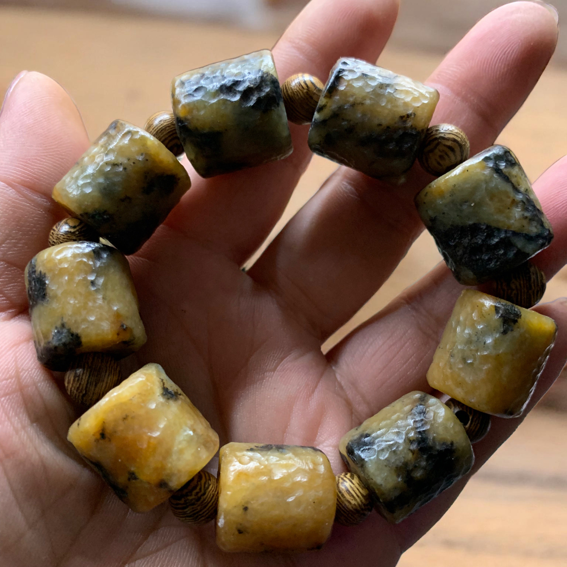 天然岫玉手工锤纹花玉骨皮色桶珠手串男女手串