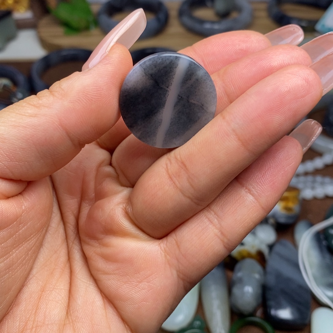 半***光和田玉未镶嵌颈饰