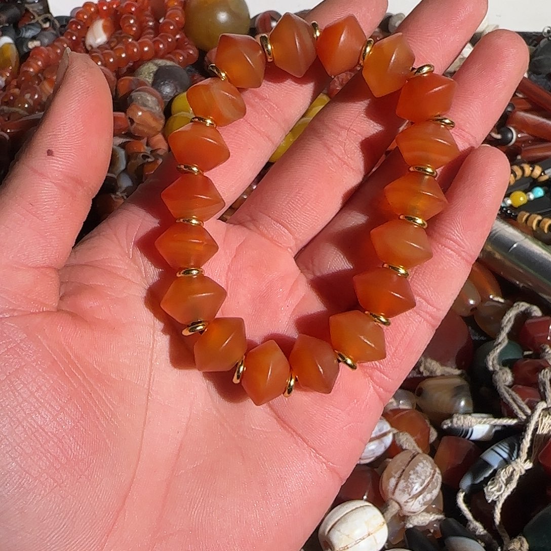 点***亮玛瑙/玉髓未镶嵌颈饰