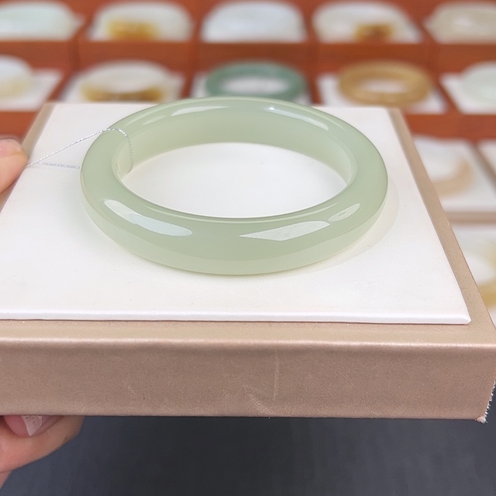 和田玉高冰底青海老坑料冰底晴水色手镯女款绿色气质精美玉镯