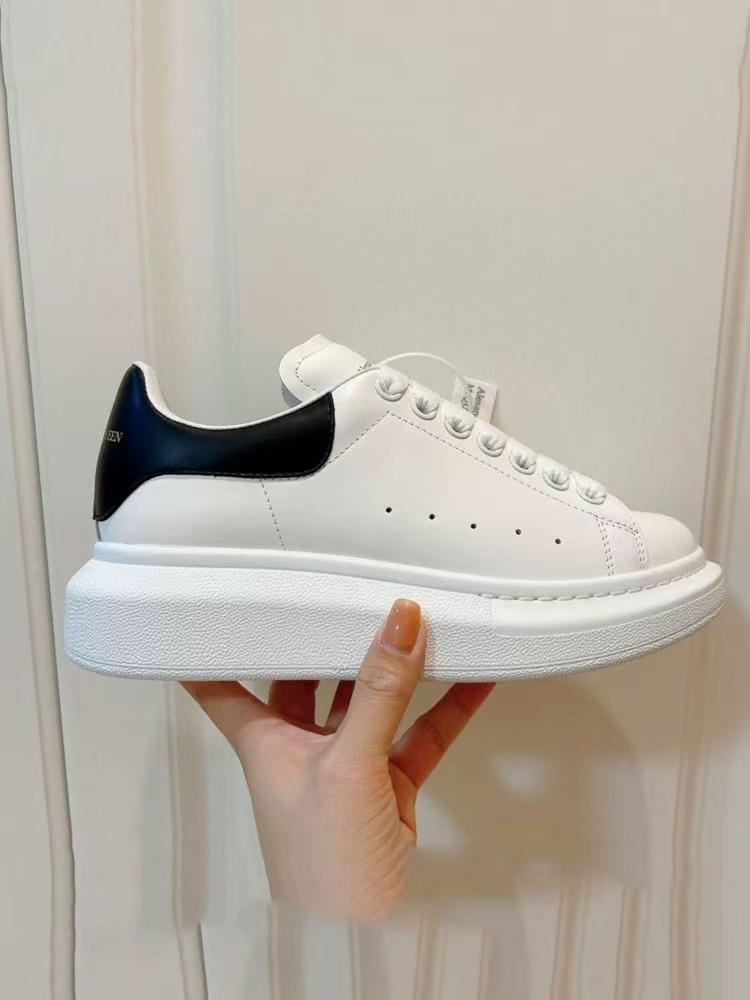 【LOGO自主品牌】线下实体品质断码清货头层牛皮情侣款增高小白鞋