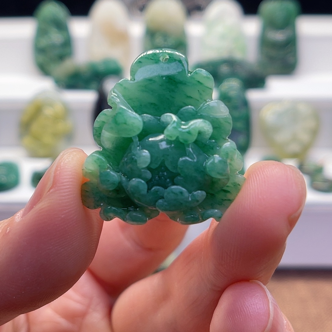 独山玉未镶嵌颈饰