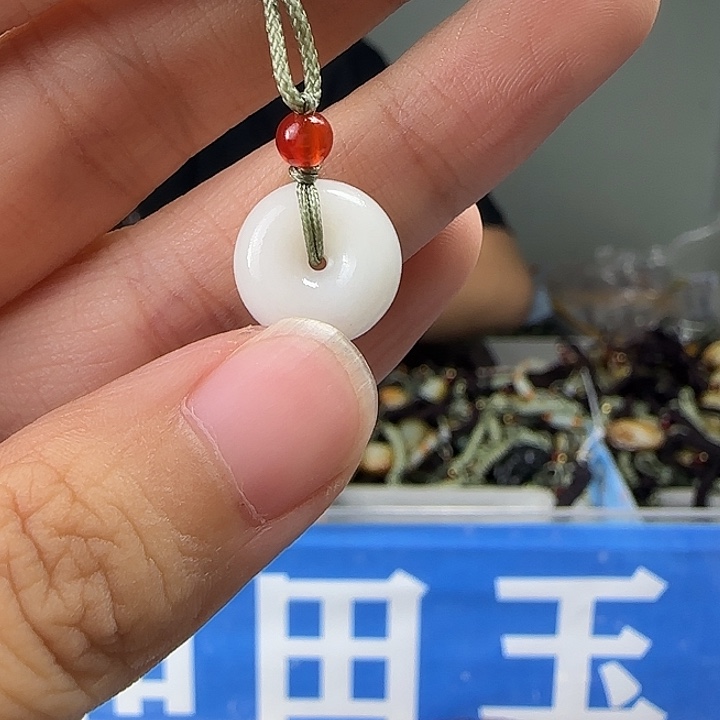颈饰未镶嵌和田玉