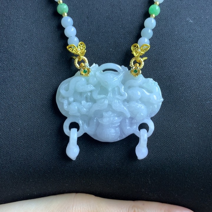 翡翠颈饰未镶嵌翡翠