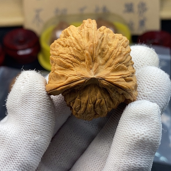 n***吧文玩核桃吊坠瑕疵不退不换