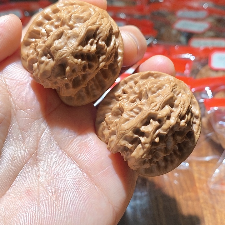 文玩核桃吊坠野狼