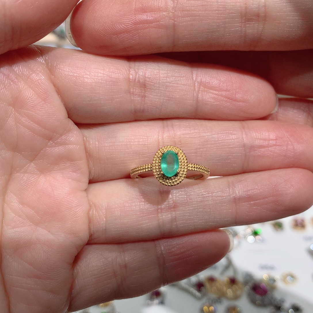 大***阳银S925镶嵌祖母绿戒指