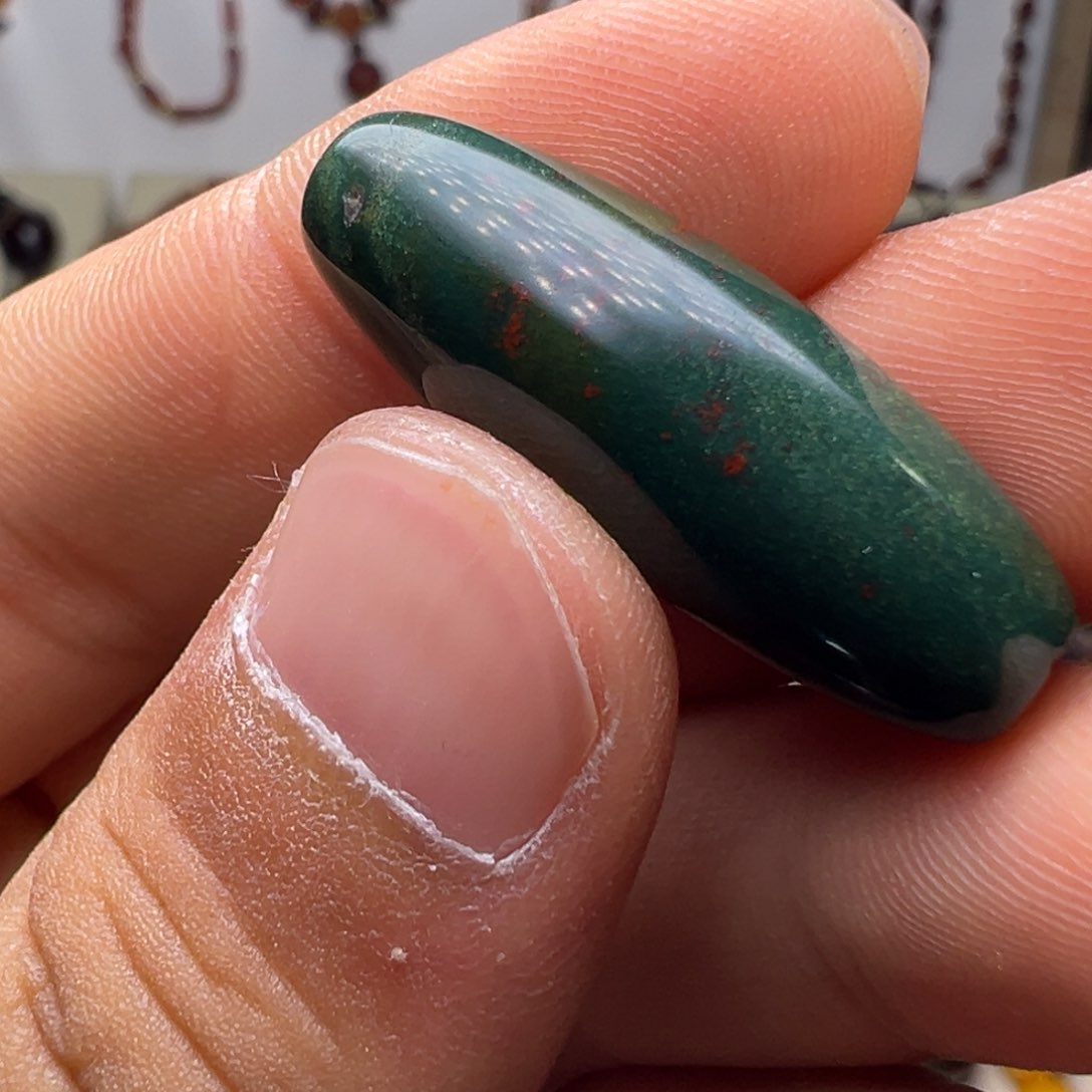 石英质玉颈饰合金