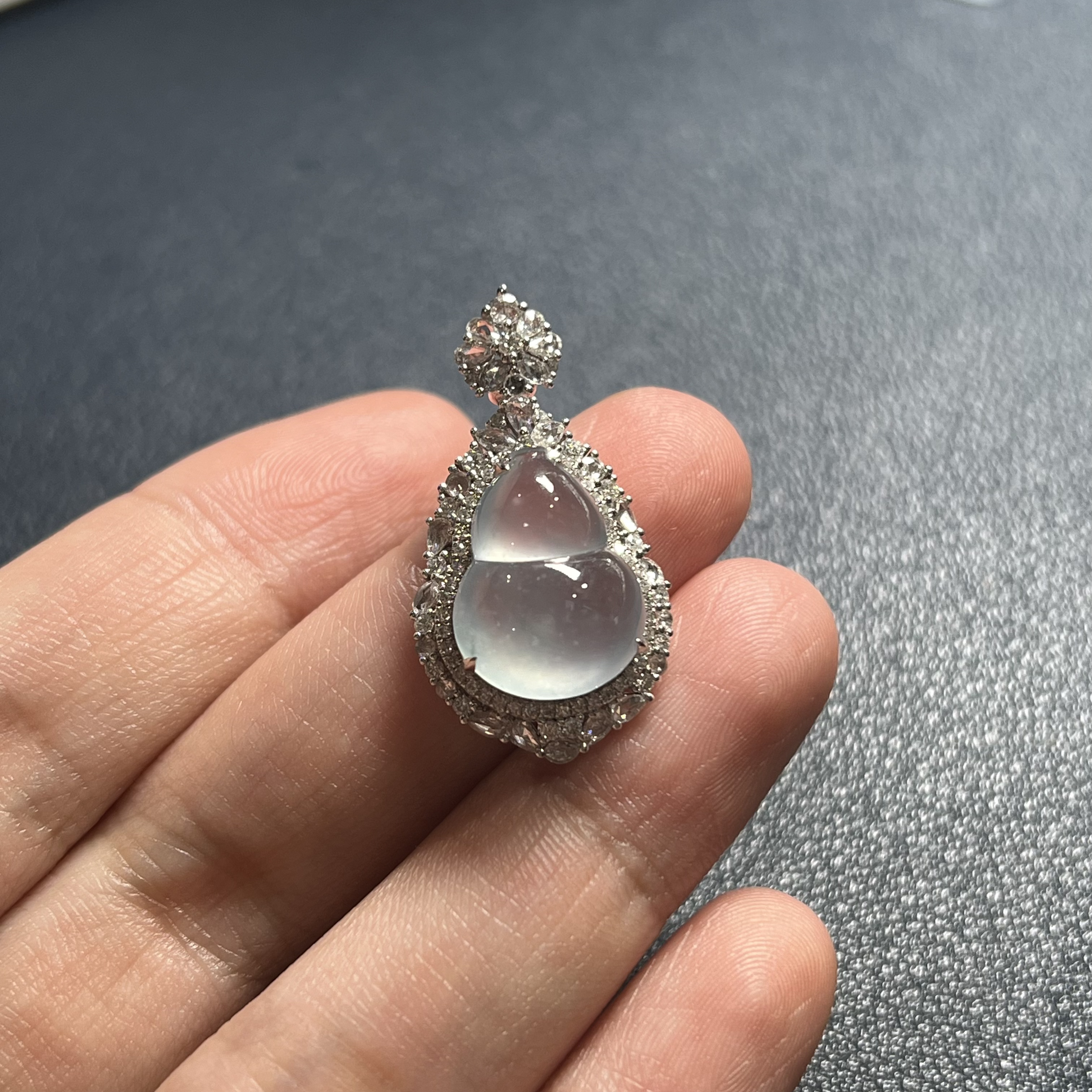 莫西沙高冰飘兰花蓝钢葫芦吊坠裸石15.4×11.8×5.5整体30