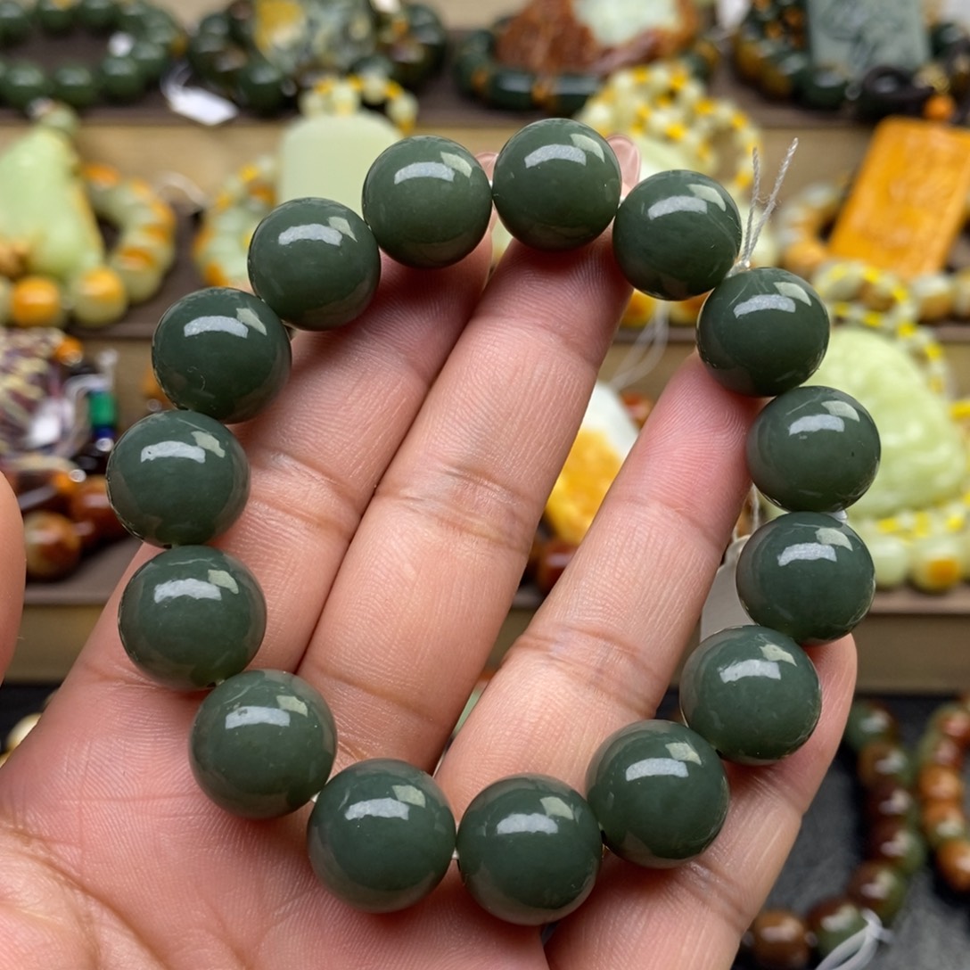 透闪石质玉未镶嵌手串