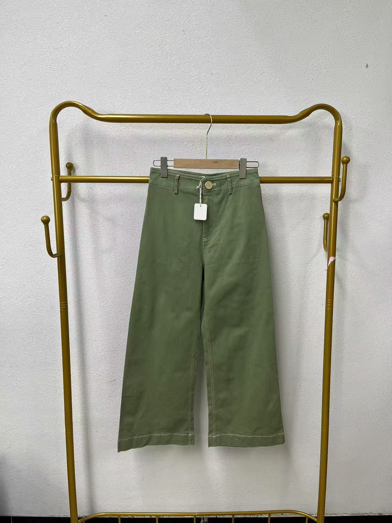 U家剪标   8仓B5-18-1518款   绿色直筒休闲裤偏小一码