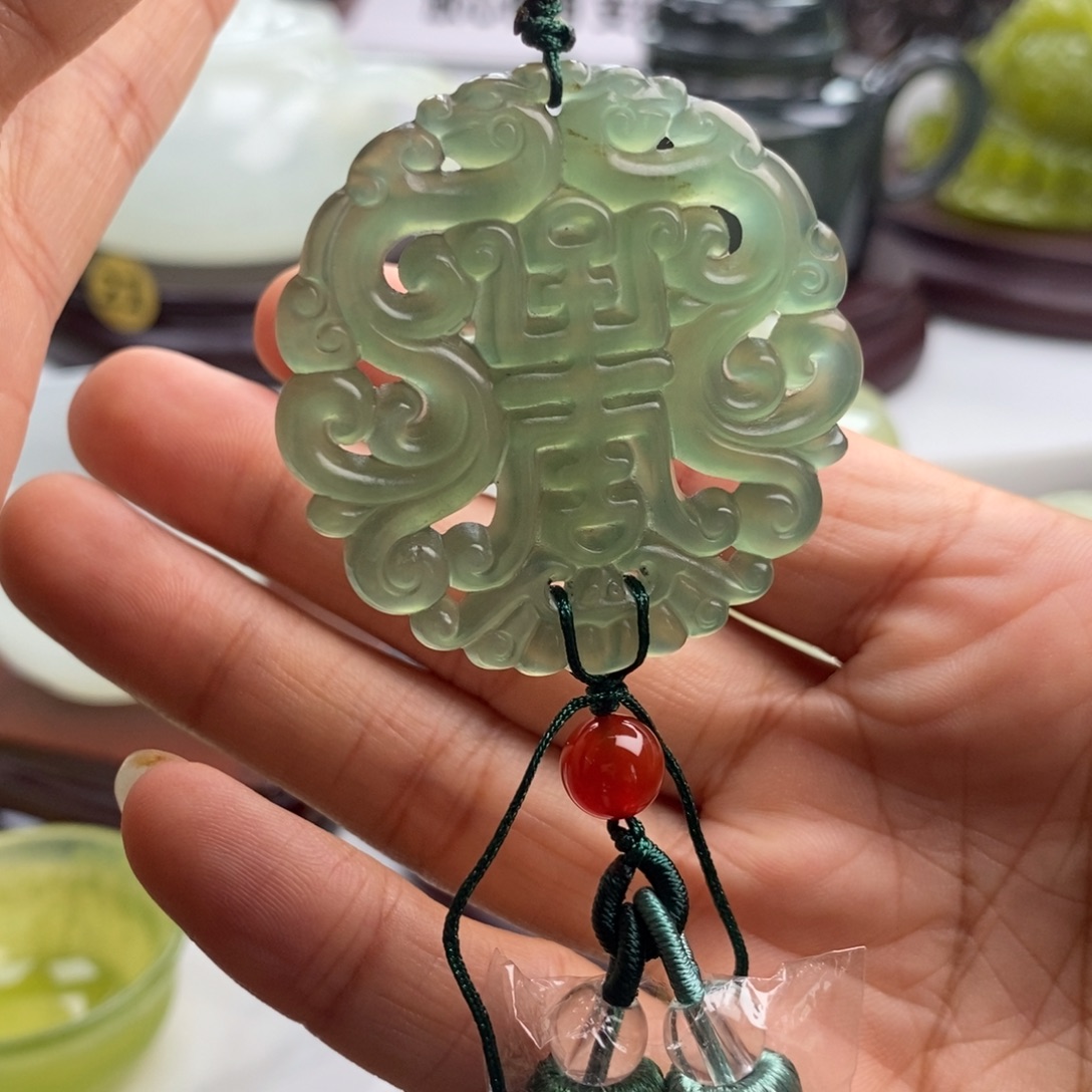 未镶嵌岫玉四大名玉车挂件