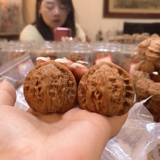 文玩核桃吊坠42大红袍有修