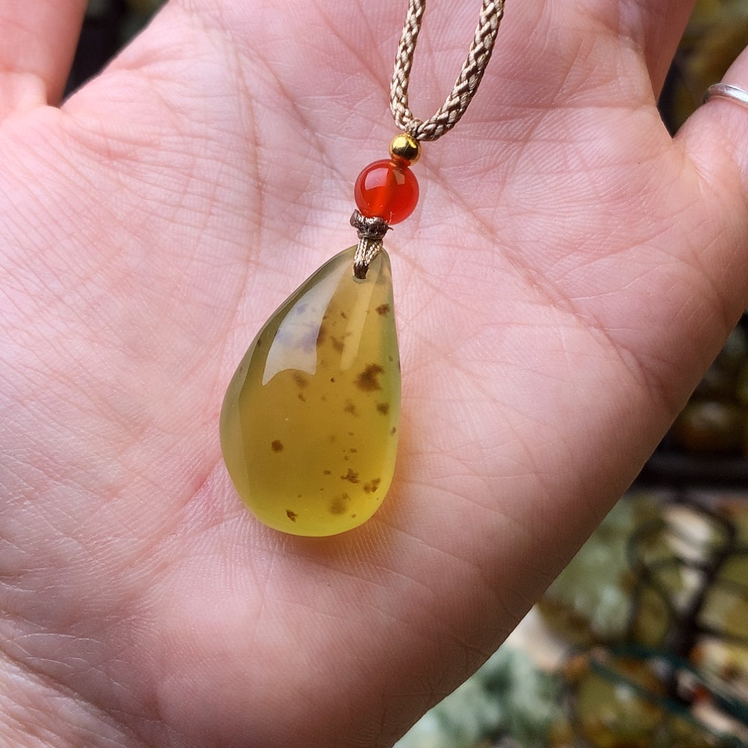 蛇纹石玉颈饰未镶嵌