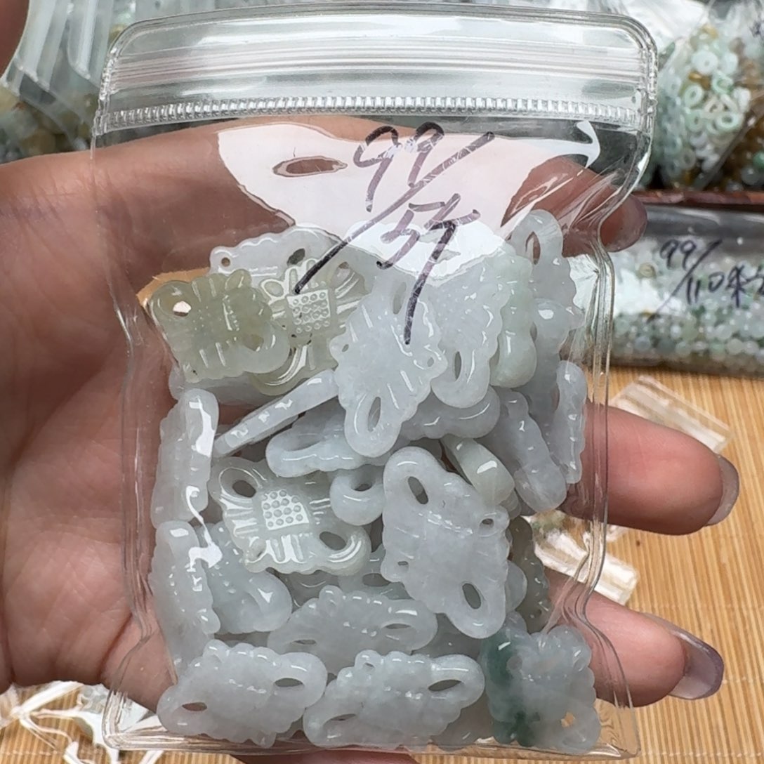 翡翠未镶嵌挂件福利