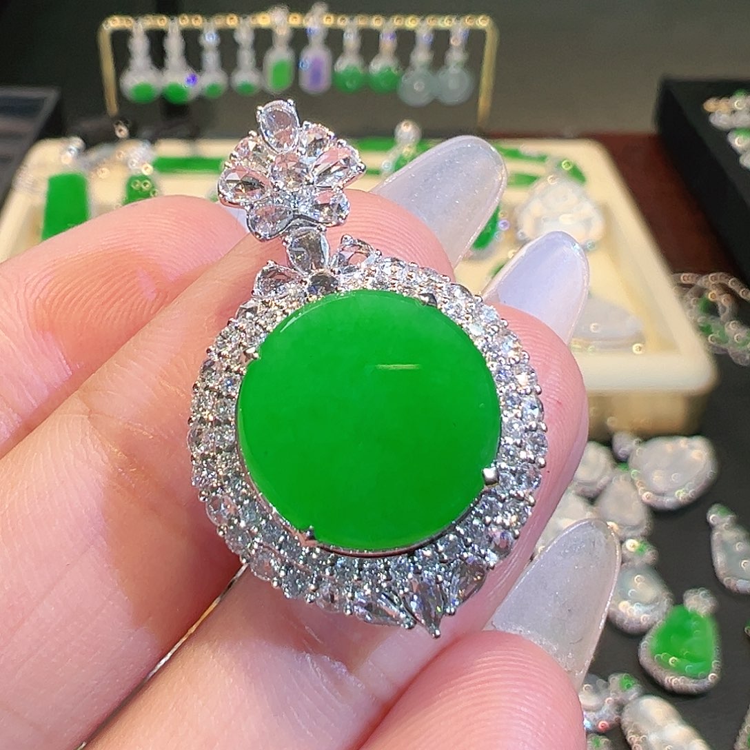 翡翠吊坠(不含链)18K金镶嵌翡翠