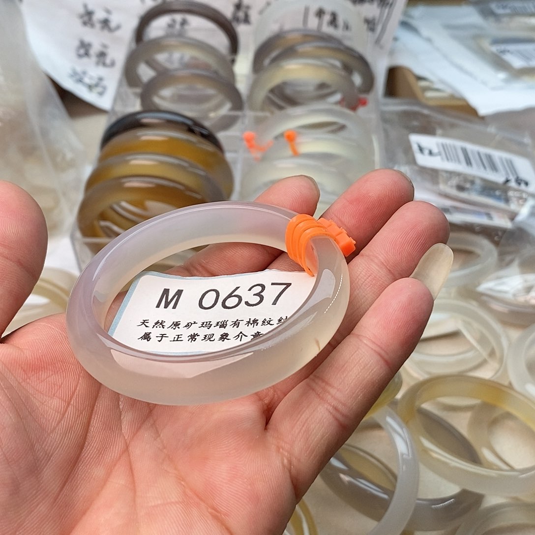 玛瑙/玉髓手镯未镶嵌55.3带草花