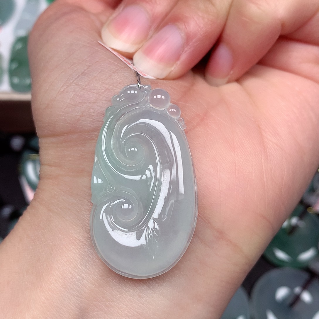 翡翠颈饰未镶嵌如意