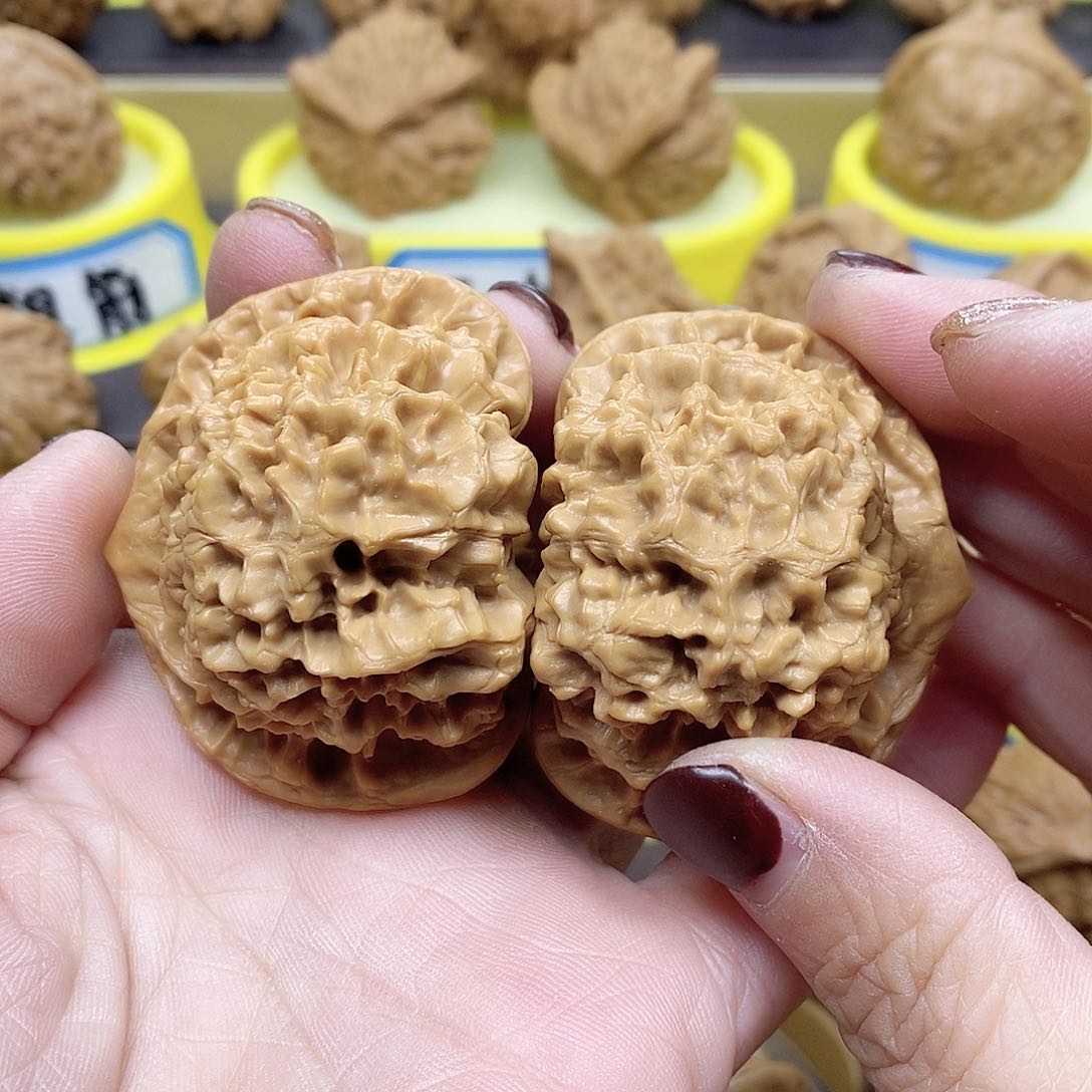 文玩核桃吊坠官帽50