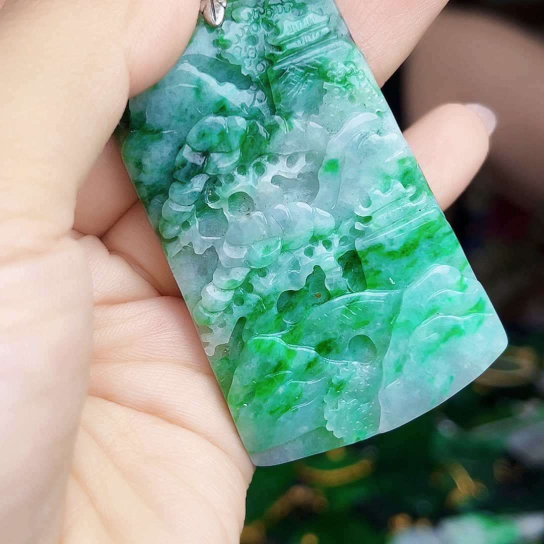 翡翠未镶嵌颈饰多样性