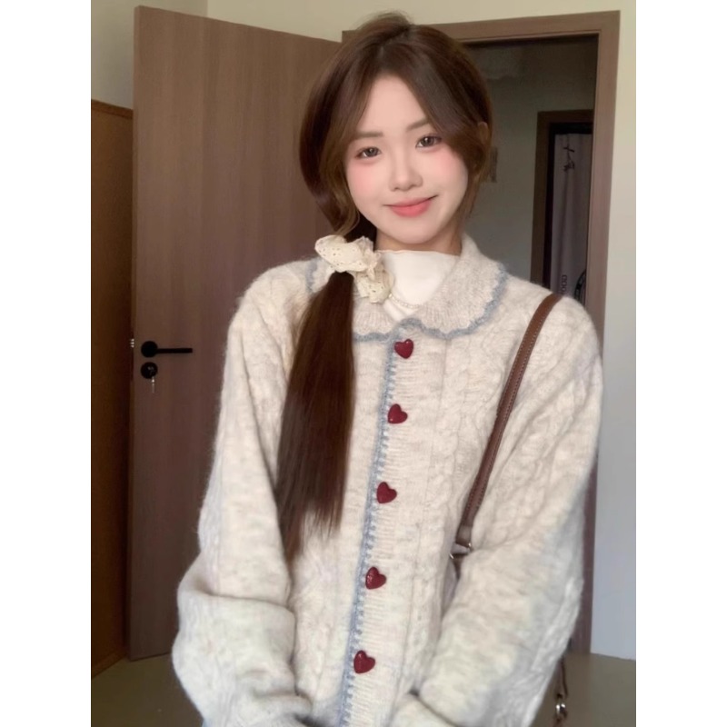 秋冬新款女温柔甜美菱格爱心扣麻花针织开衫慵懒风娃娃领毛衣外套