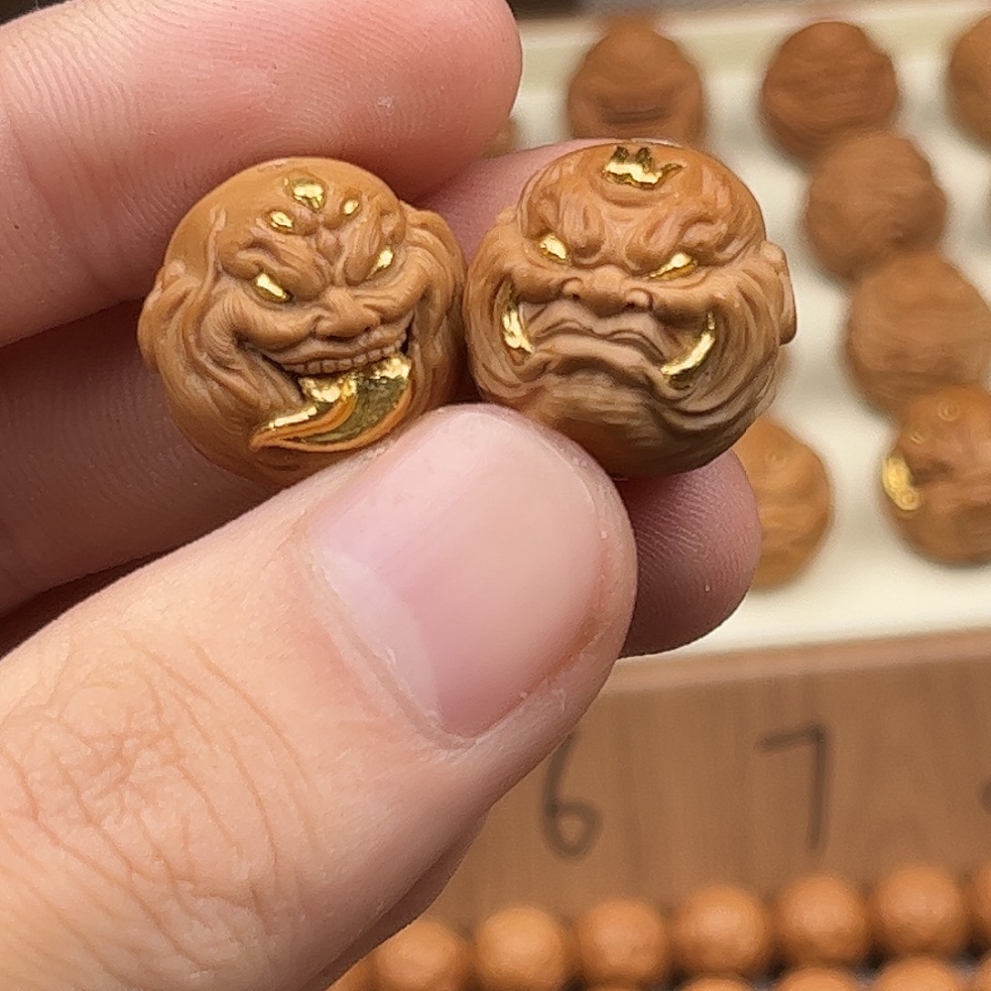 暗***.猴头核桃吊坠金皇冠➕金舔