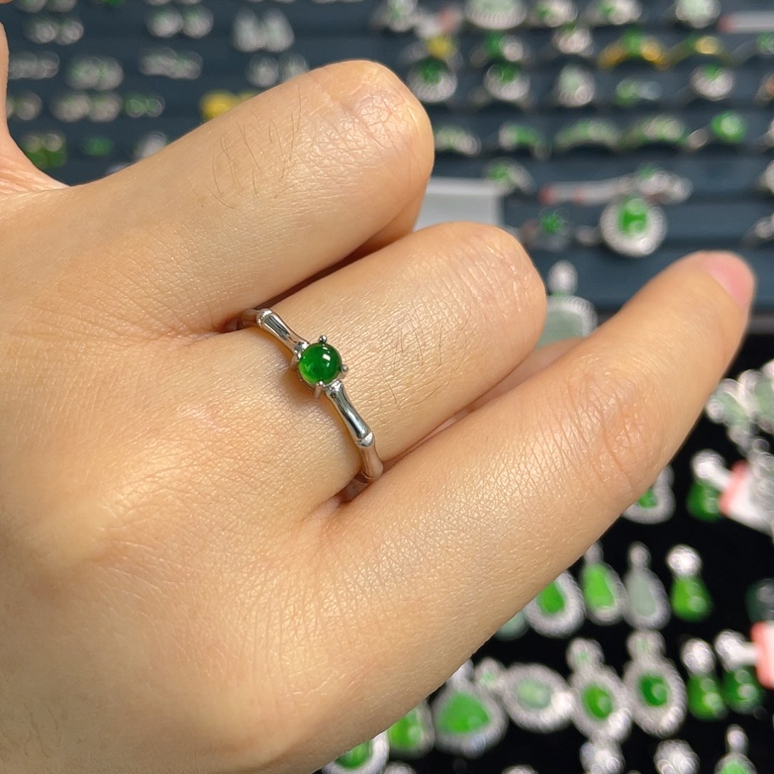 未镶嵌戒指翡翠戒指