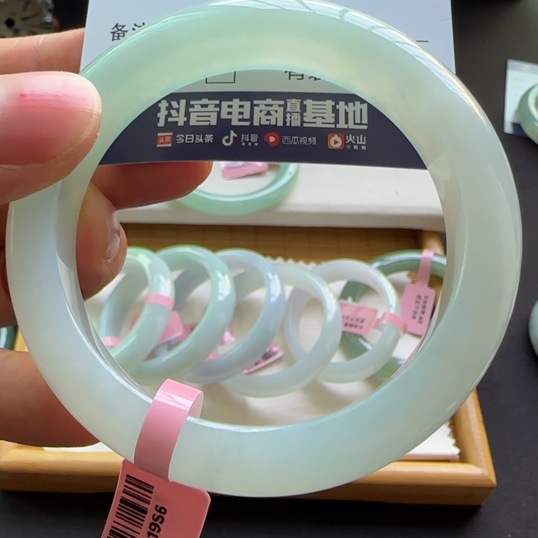 翡翠未镶嵌手镯天然A货翡翠手镯