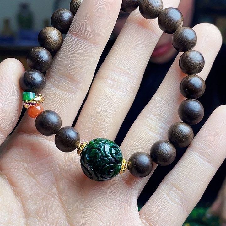 翡翠未镶嵌颈饰多样性