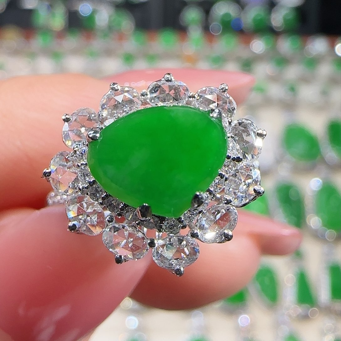 翡翠吊坠(不含链)18K金镶嵌