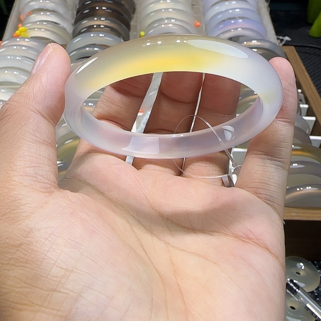 玛瑙/玉髓未镶嵌手镯58一口糖
