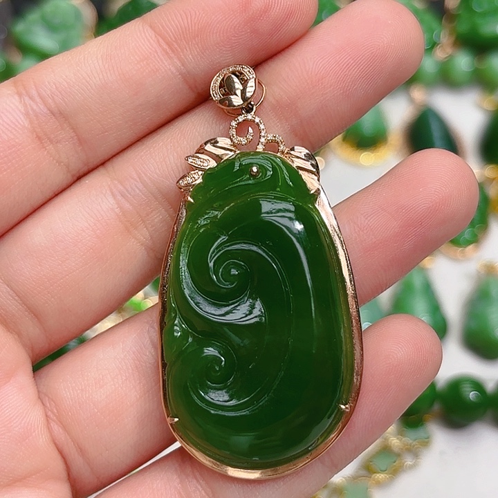 和田玉（碧玉）颈饰18K金镶嵌