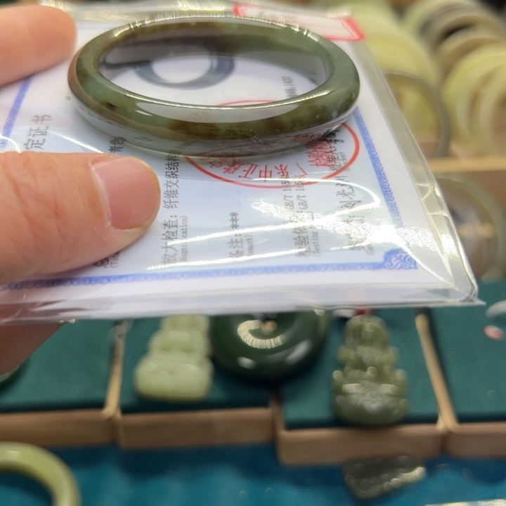 和田玉手镯未镶嵌52.9圈围6035