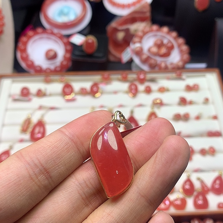 菱锰矿（红纹石）手绳18K金镶嵌随行吊坠