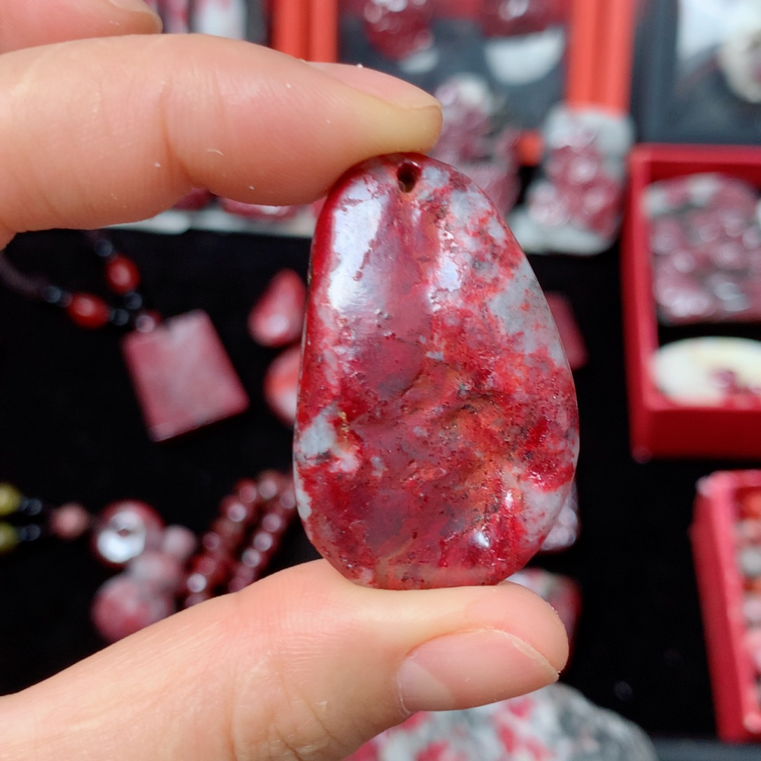 天然辰砂天然吊坠