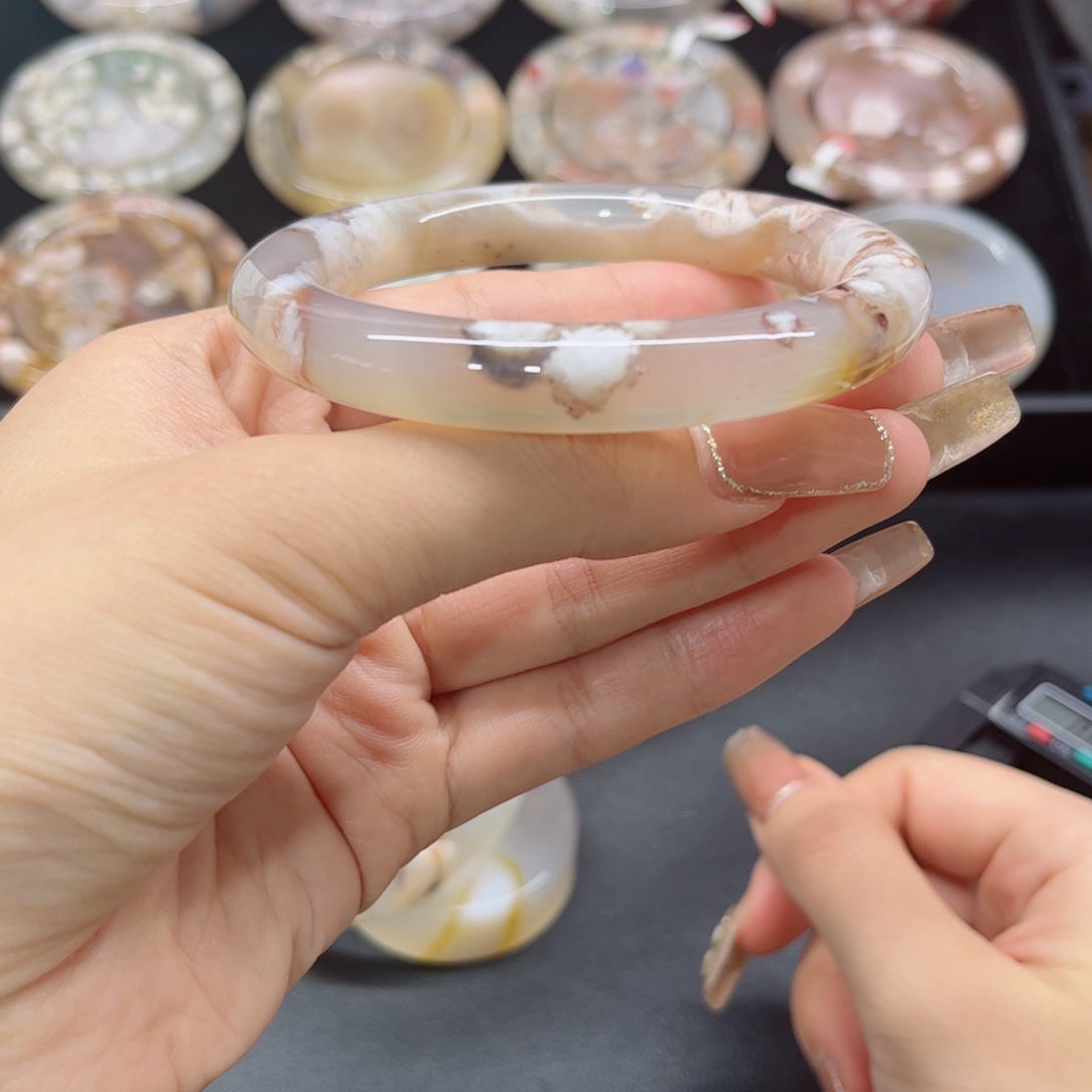 玛瑙/玉髓手镯未镶嵌6061