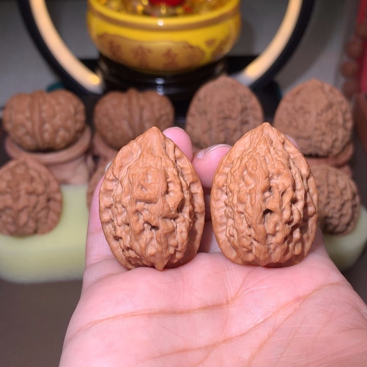 文玩核桃把件十三陵鸡心