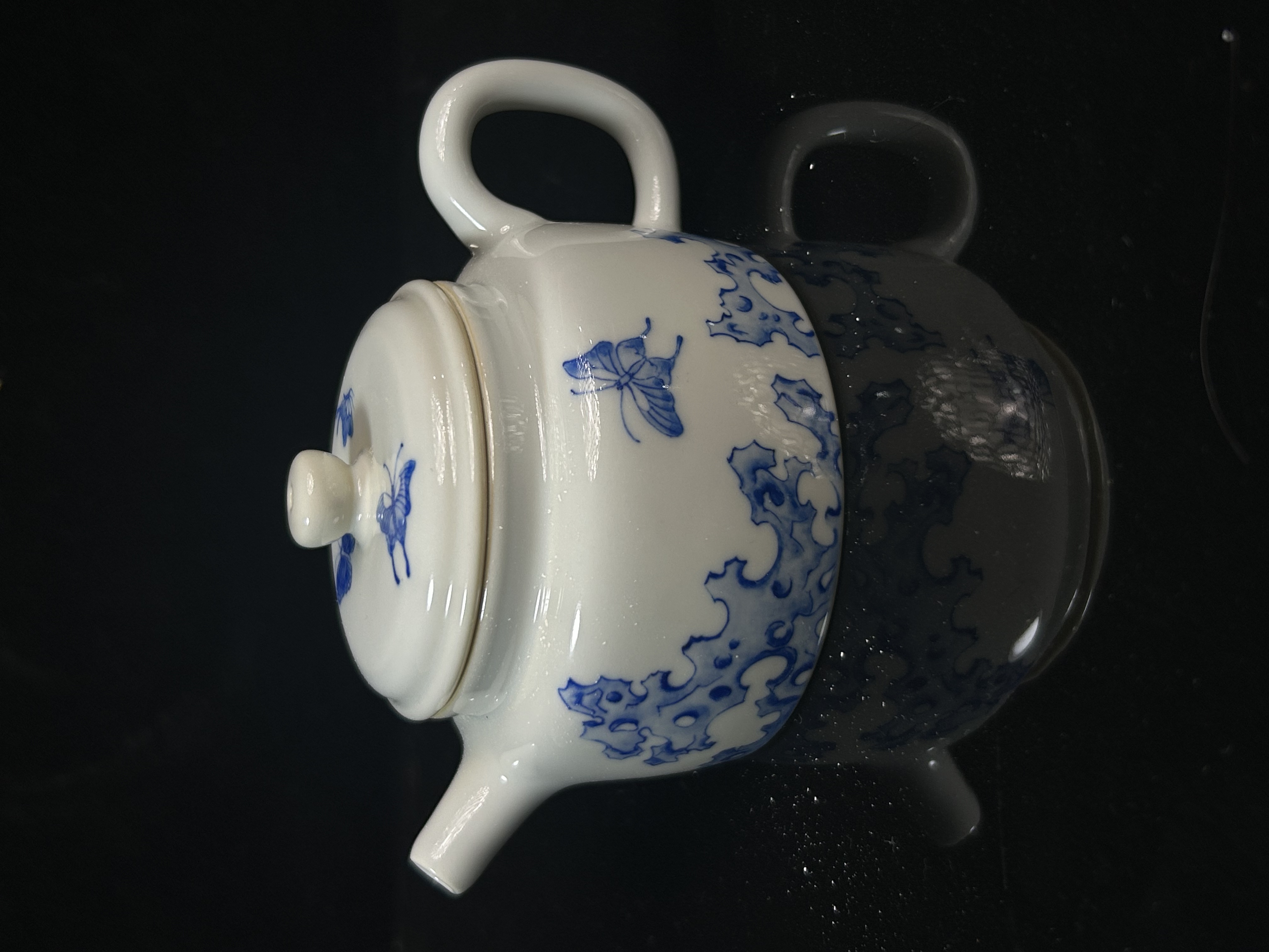 復见  预售  蝴蝶纹青花壶  JL214